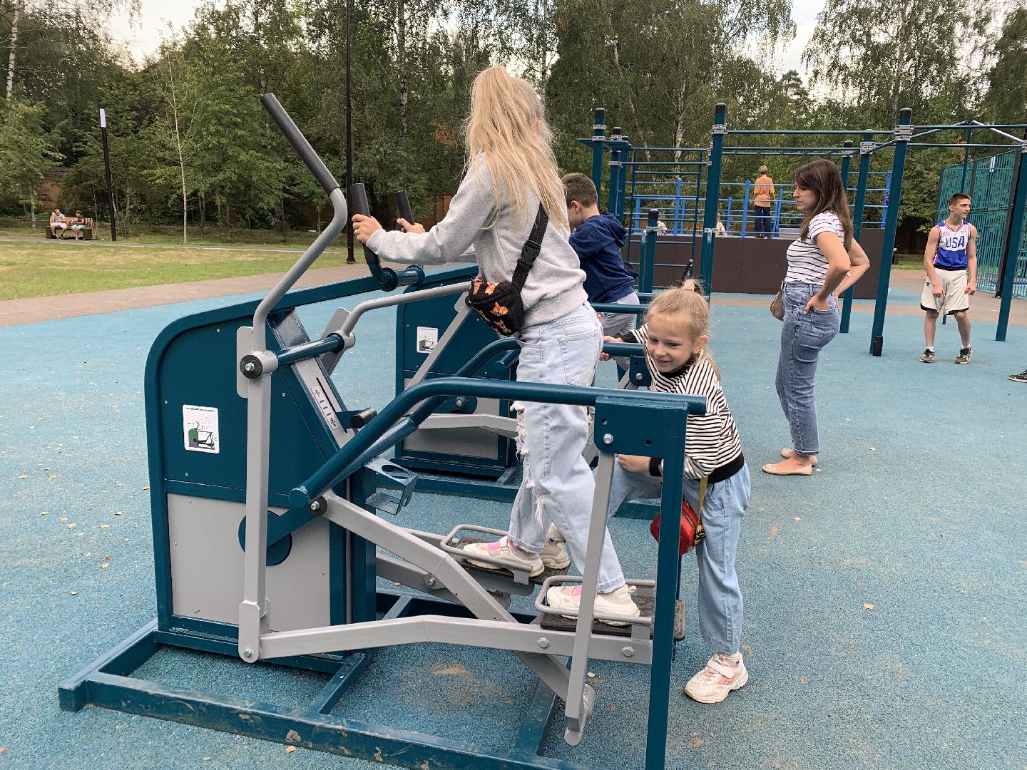 Балашиха, Подмосковье, благоустройство, берёзовая роща, сквер, день флага России, спортплощадка