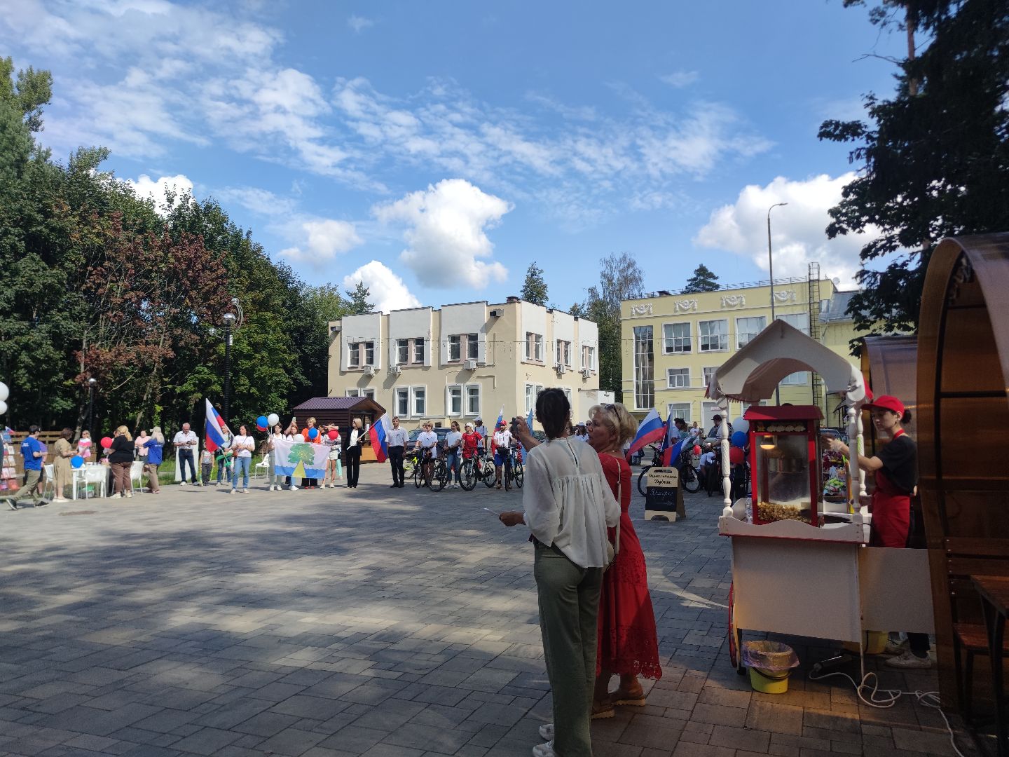 день российского флага, праздник, акция, Молодая Гвардия Подмосковья, Волонтеры Подмосковья, Дубна