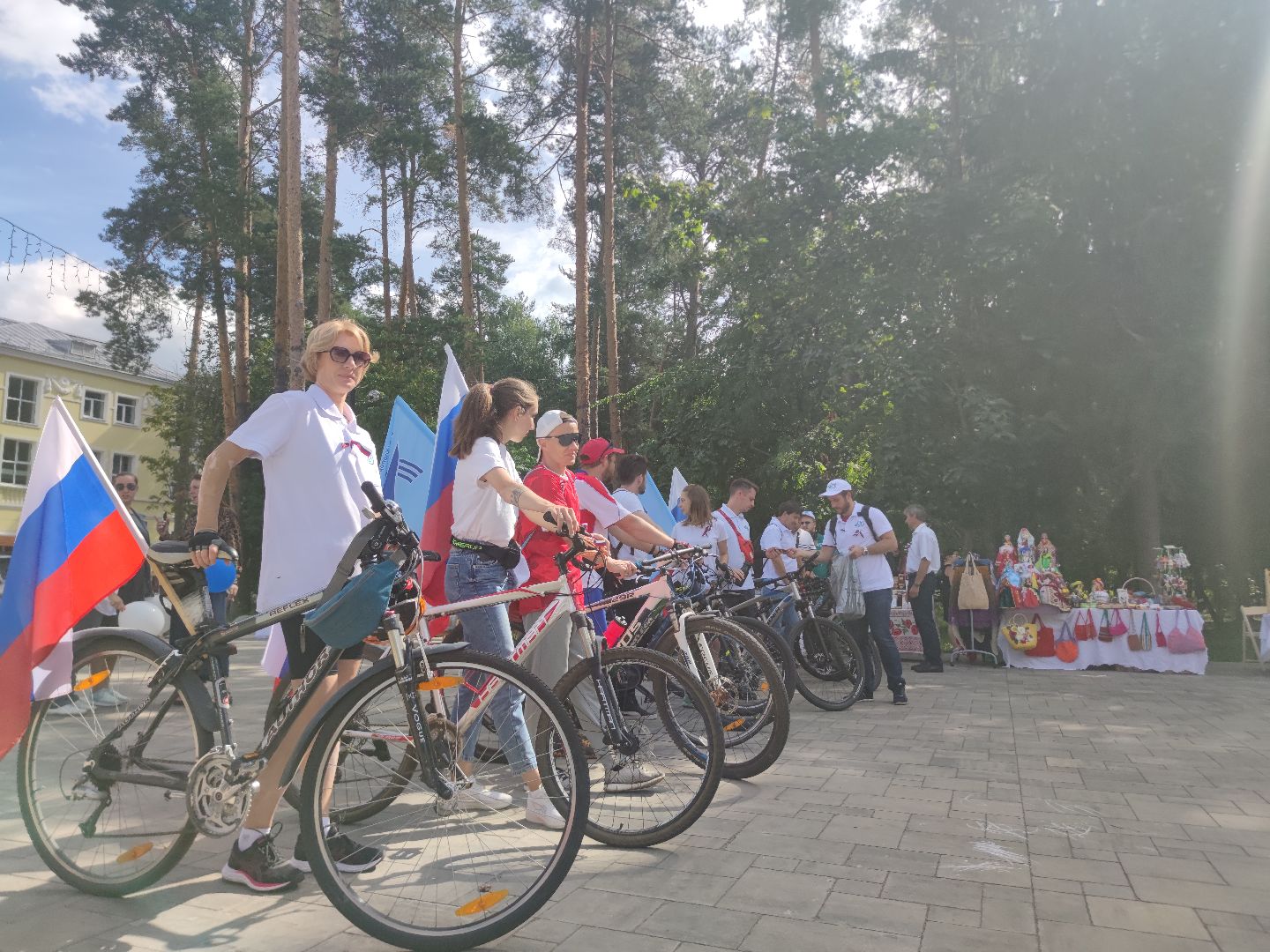 день российского флага, праздник, акция, Молодая Гвардия Подмосковья, Волонтеры Подмосковья, Дубна