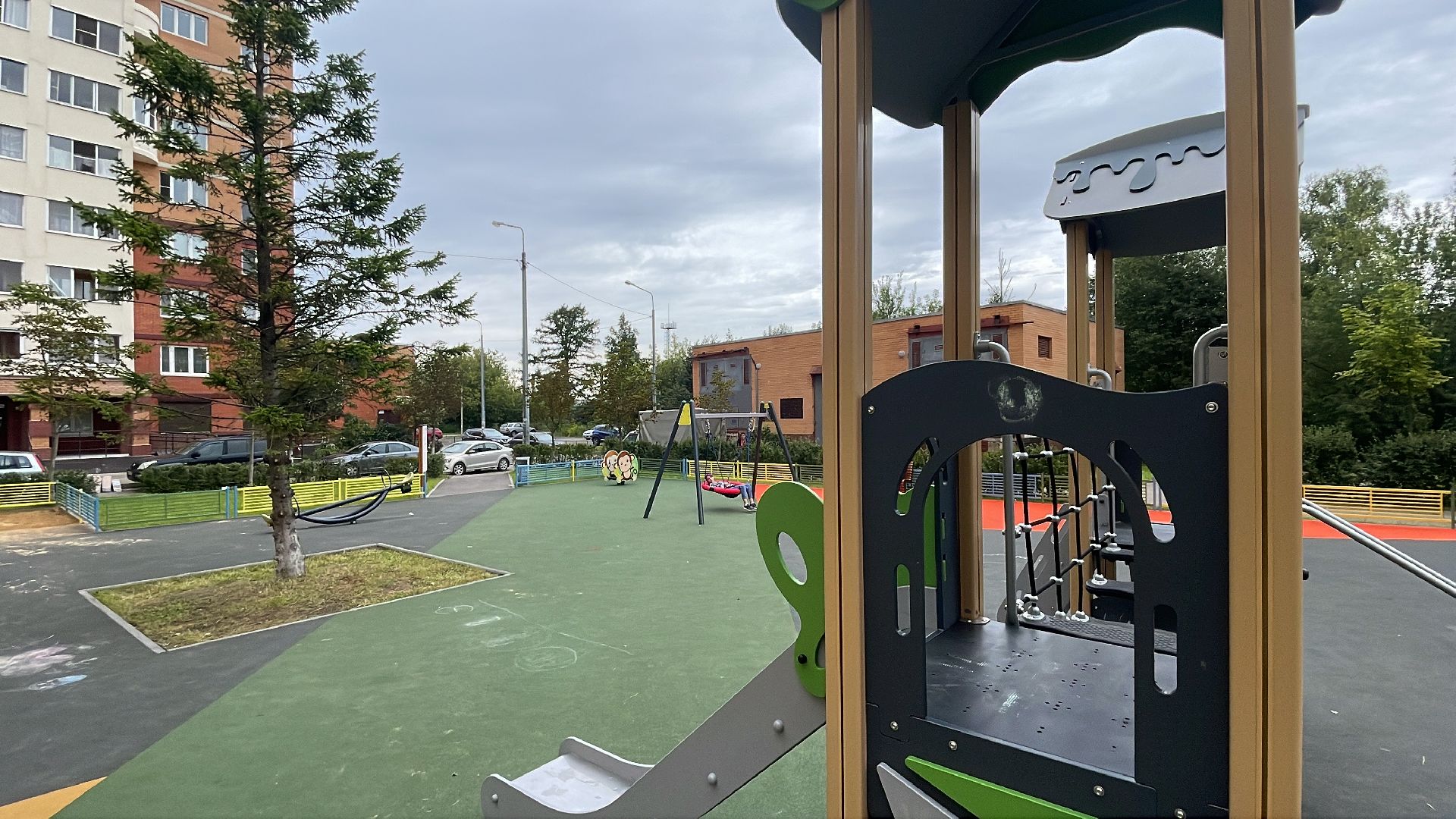 Голицыно, Одинцово, благоустройство, детская площадка, ёлка, качели, горка,