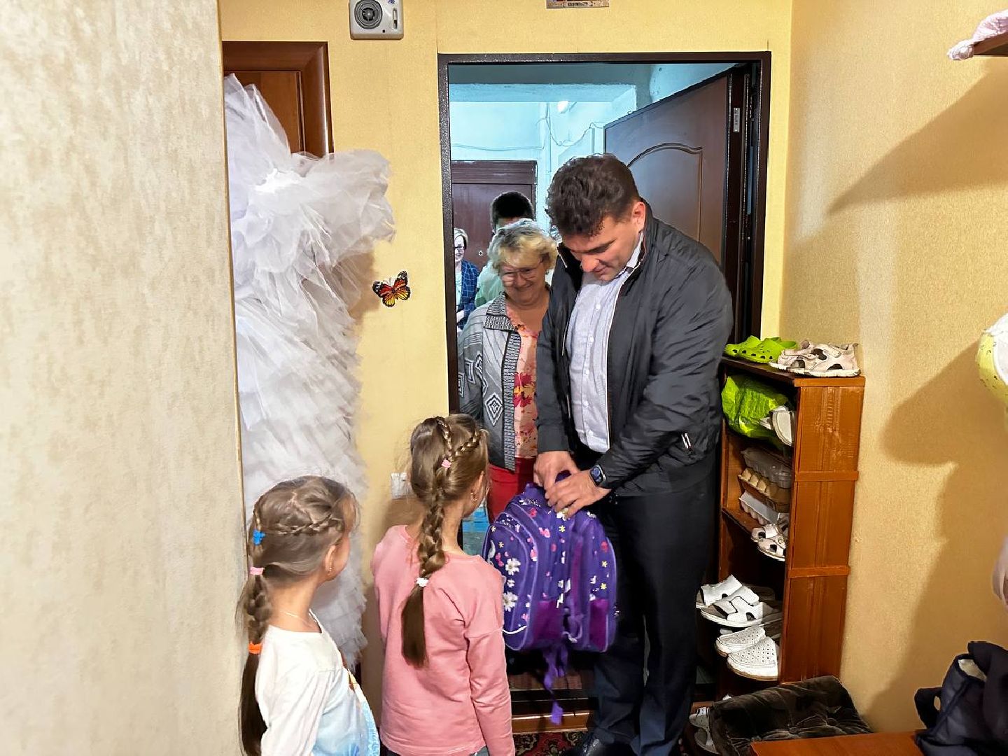 Можайск, Можайский городской округ, Подмосковье, рюкзак, губернатор, школьники, малообеспеченные семьи, помощь, первоклассник, 1 сентября, День знаний