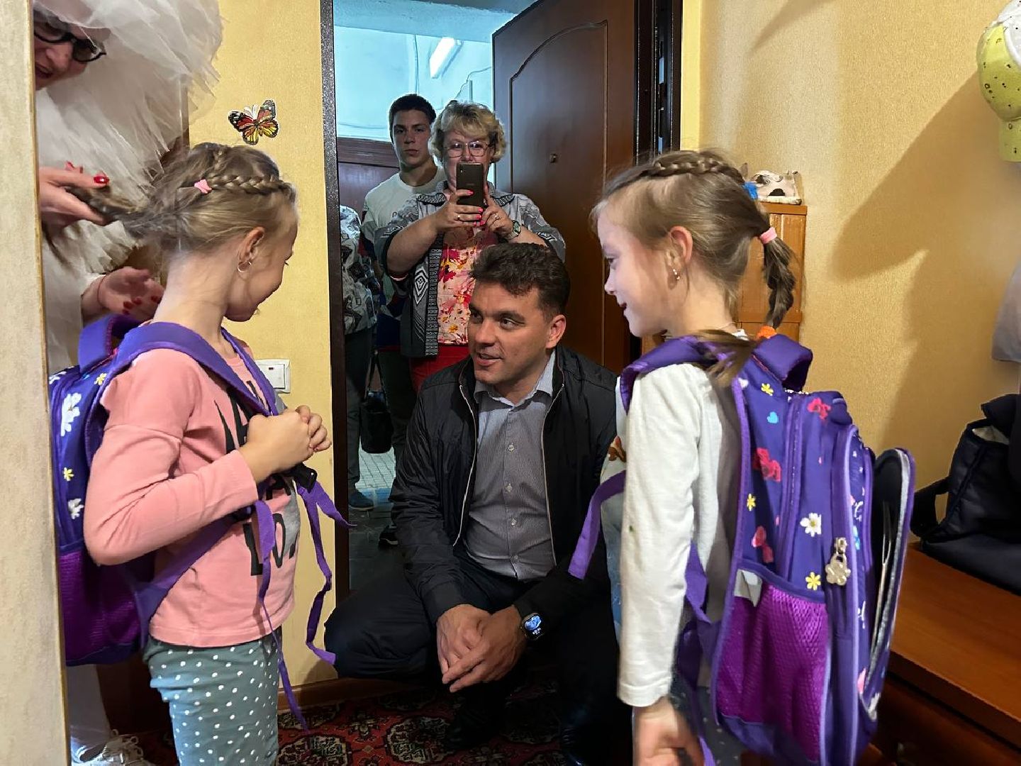 Можайск, Можайский городской округ, Подмосковье, рюкзак, губернатор, школьники, малообеспеченные семьи, помощь, первоклассник, 1 сентября, День знаний