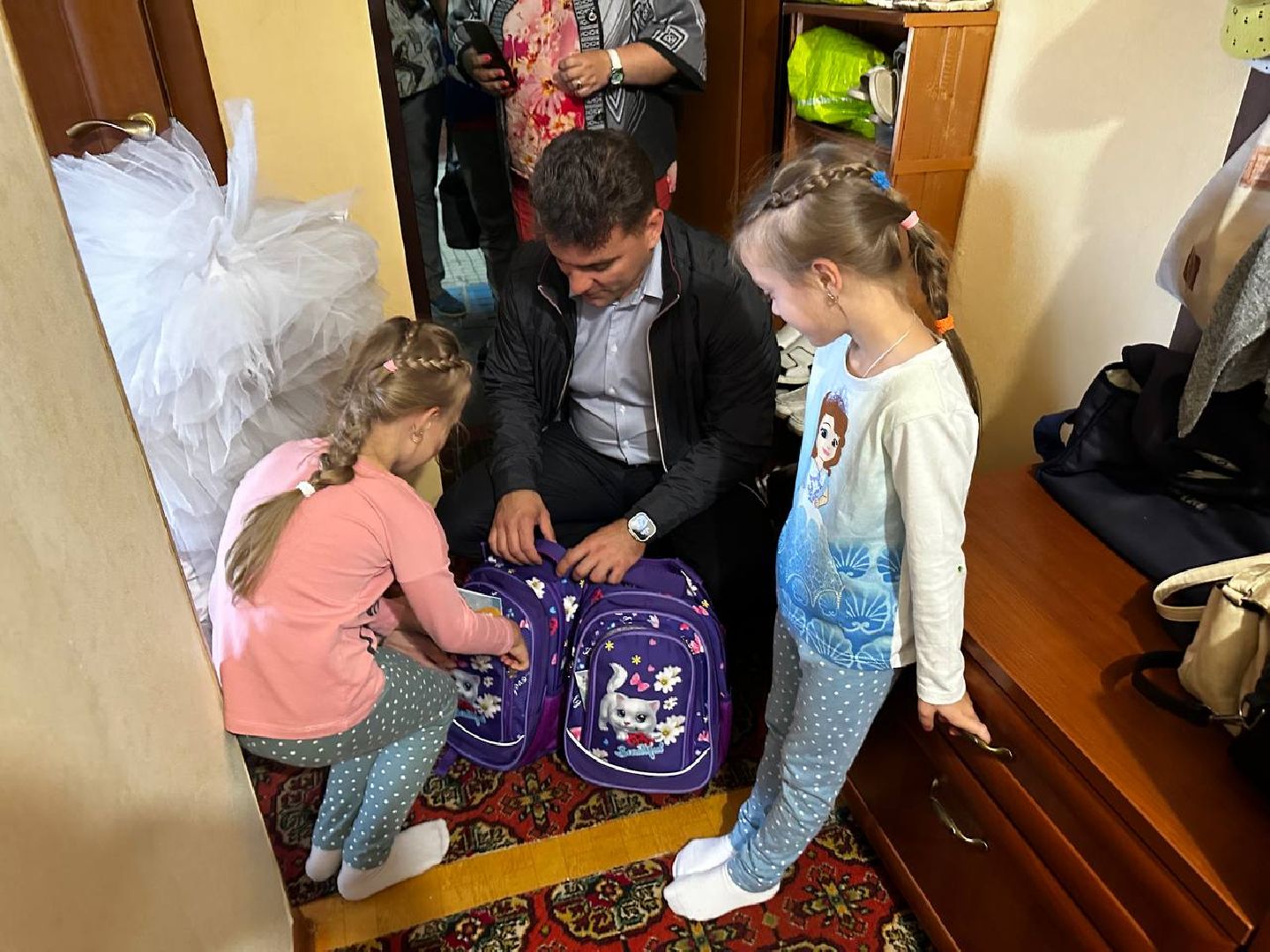 Можайск, Можайский городской округ, Подмосковье, рюкзак, губернатор, школьники, малообеспеченные семьи, помощь, первоклассник, 1 сентября, День знаний