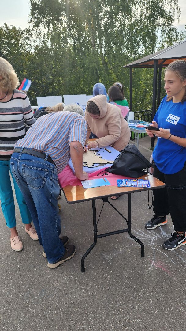 Долгопрудный, День флага, артисты, спилс-карта, триколор