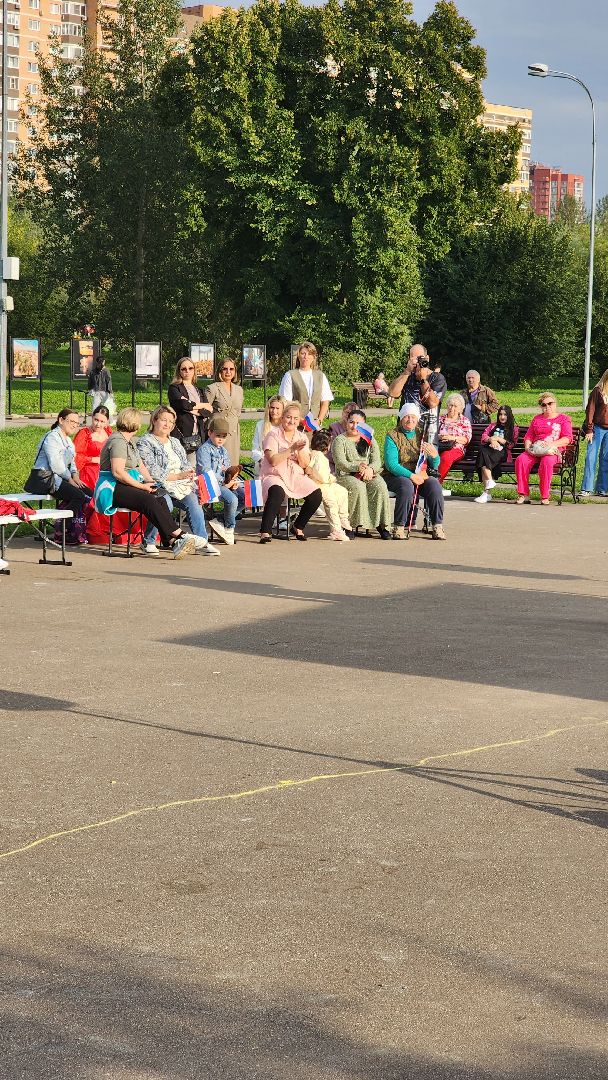 Долгопрудный, День флага, артисты, спилс-карта, триколор