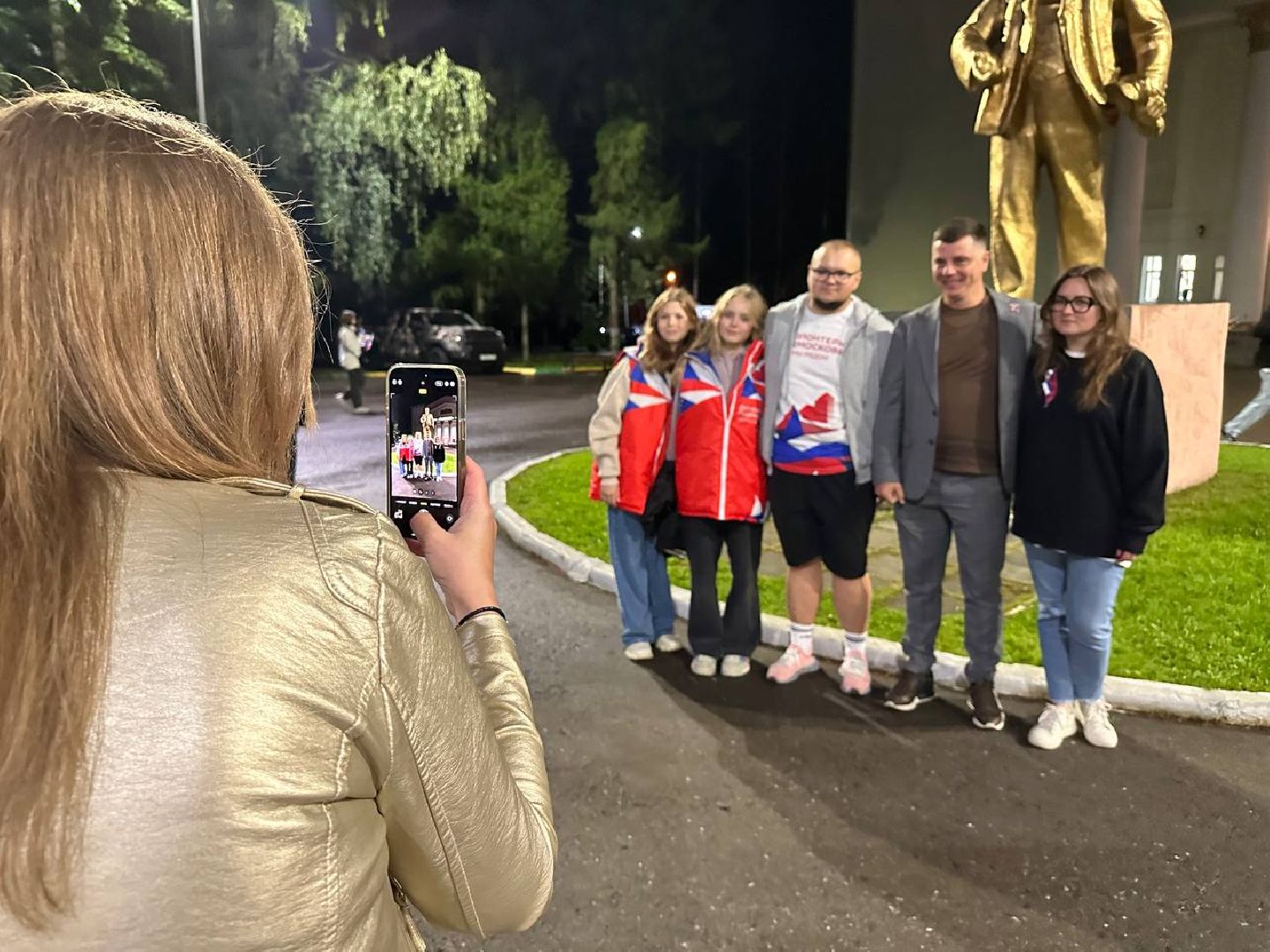 Муза Подмосковья, огненное панно, День флага России