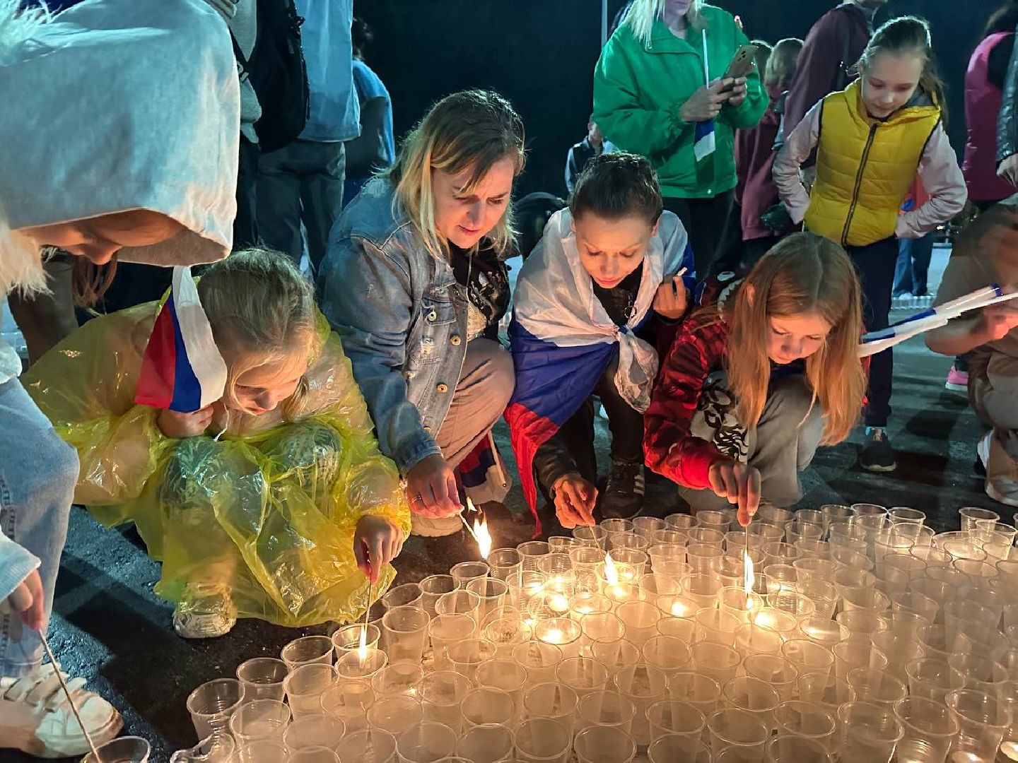 Муза Подмосковья, огненное панно, День флага России