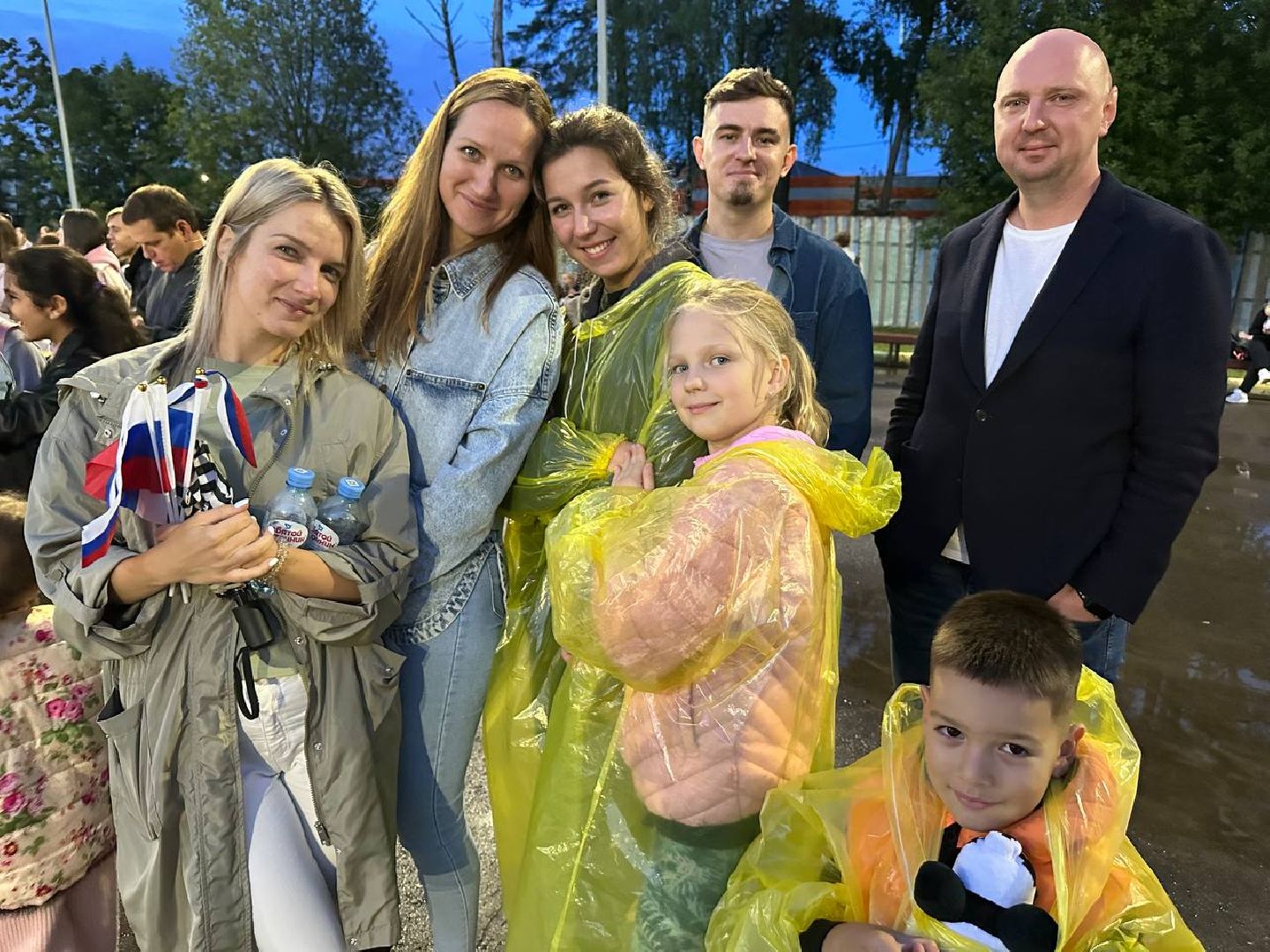 Муза Подмосковья, огненное панно, День флага России