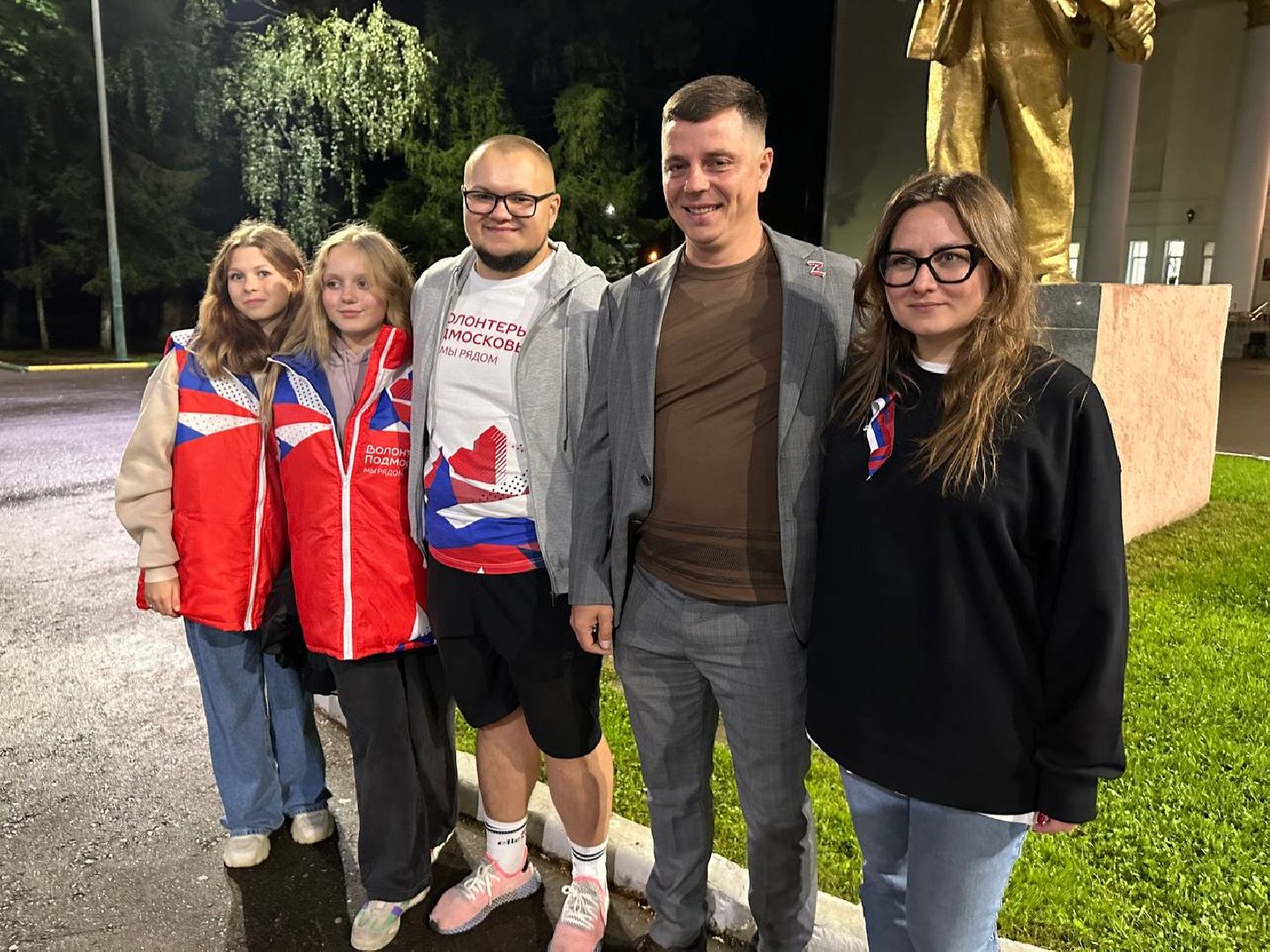 Муза Подмосковья, огненное панно, День флага России