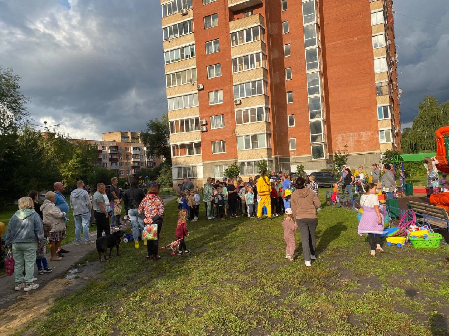Чехов, ЖКХ, праздник двора, соседи, администрация, дети