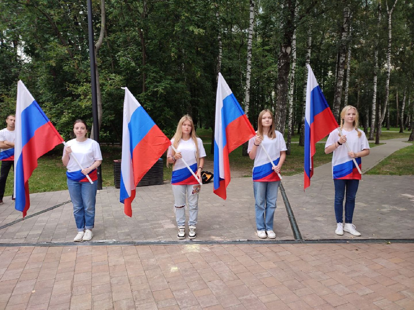 Мытищи, дети-сироты, квартиры, паспорта, день флага россии,