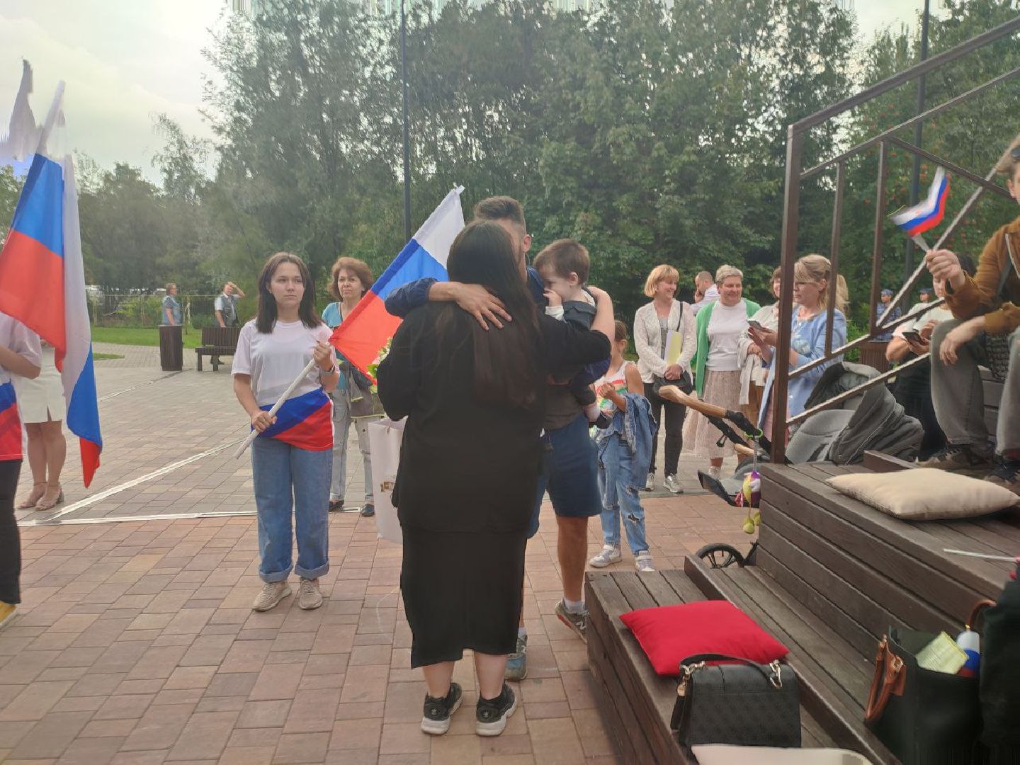 Мытищи, дети-сироты, квартиры, паспорта, день флага россии,