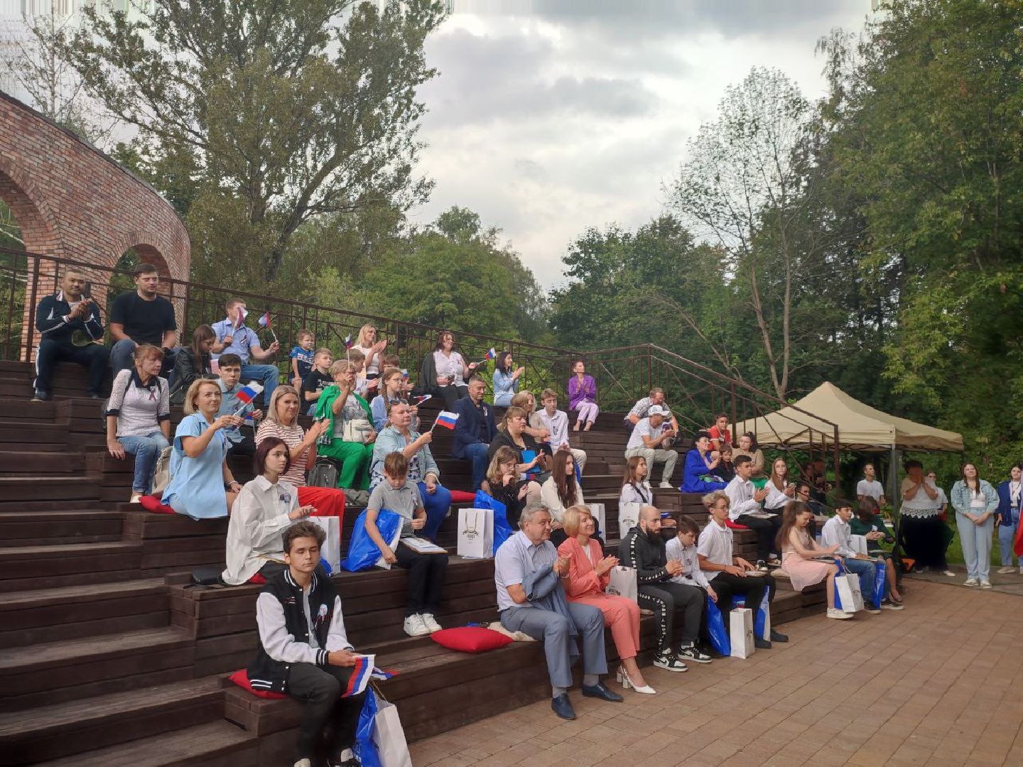 Мытищи, дети-сироты, квартиры, паспорта, день флага россии,