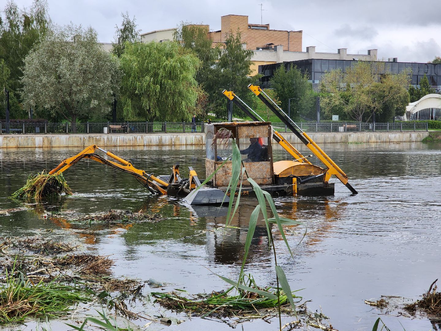 Мытищи, машина-амфибия, очистка Яузы