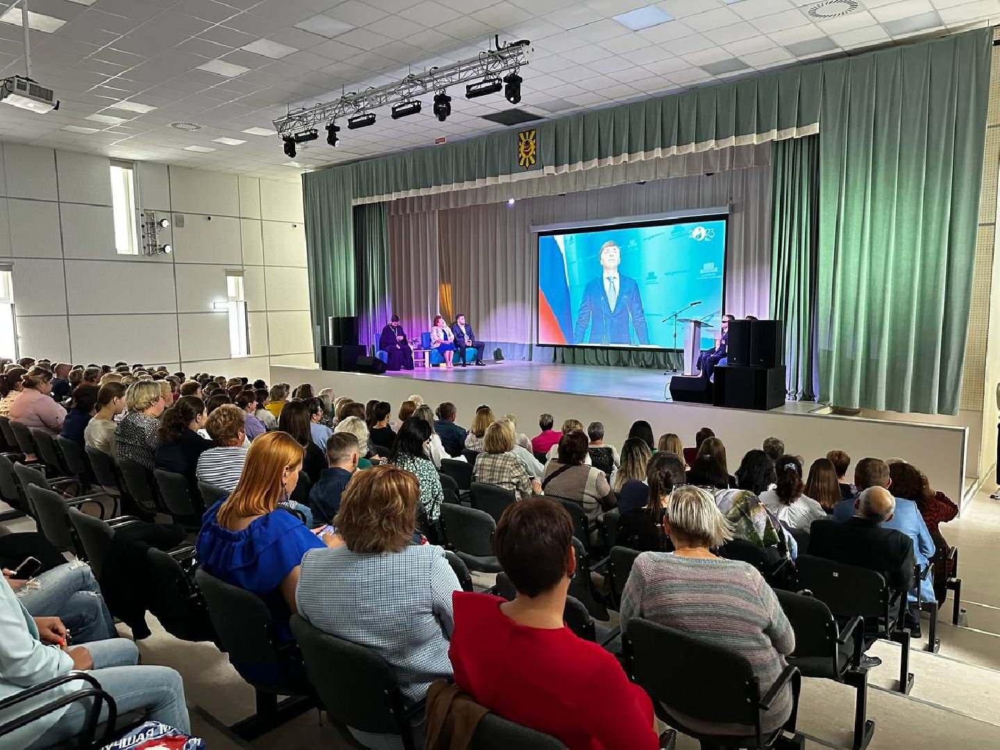 Можайск, Можайский городской округ, Подмосковье, педагогический форум, форум, образование, педагог, глава округа, награждение, депутаты, учебный год, итоги