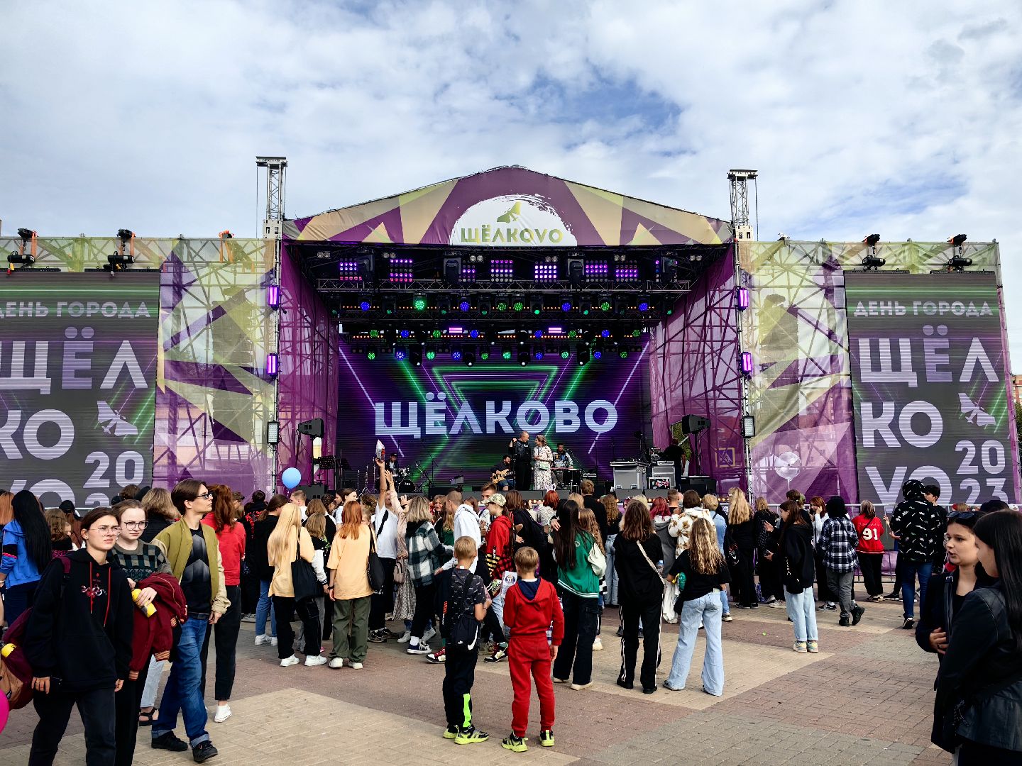 Площадь, День города, гости, коллектив