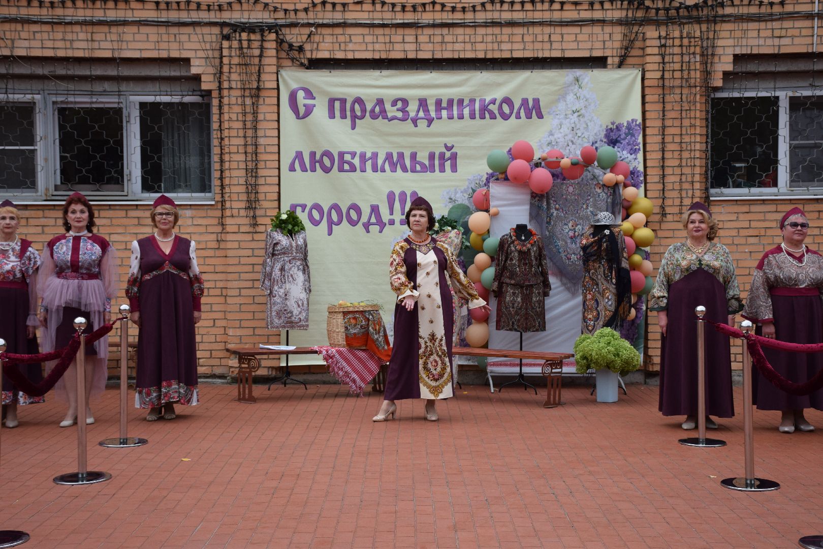 Павловский Посад, городской округ Павловский Посад, люди, город, парк, платки, наряды, активное долголетие