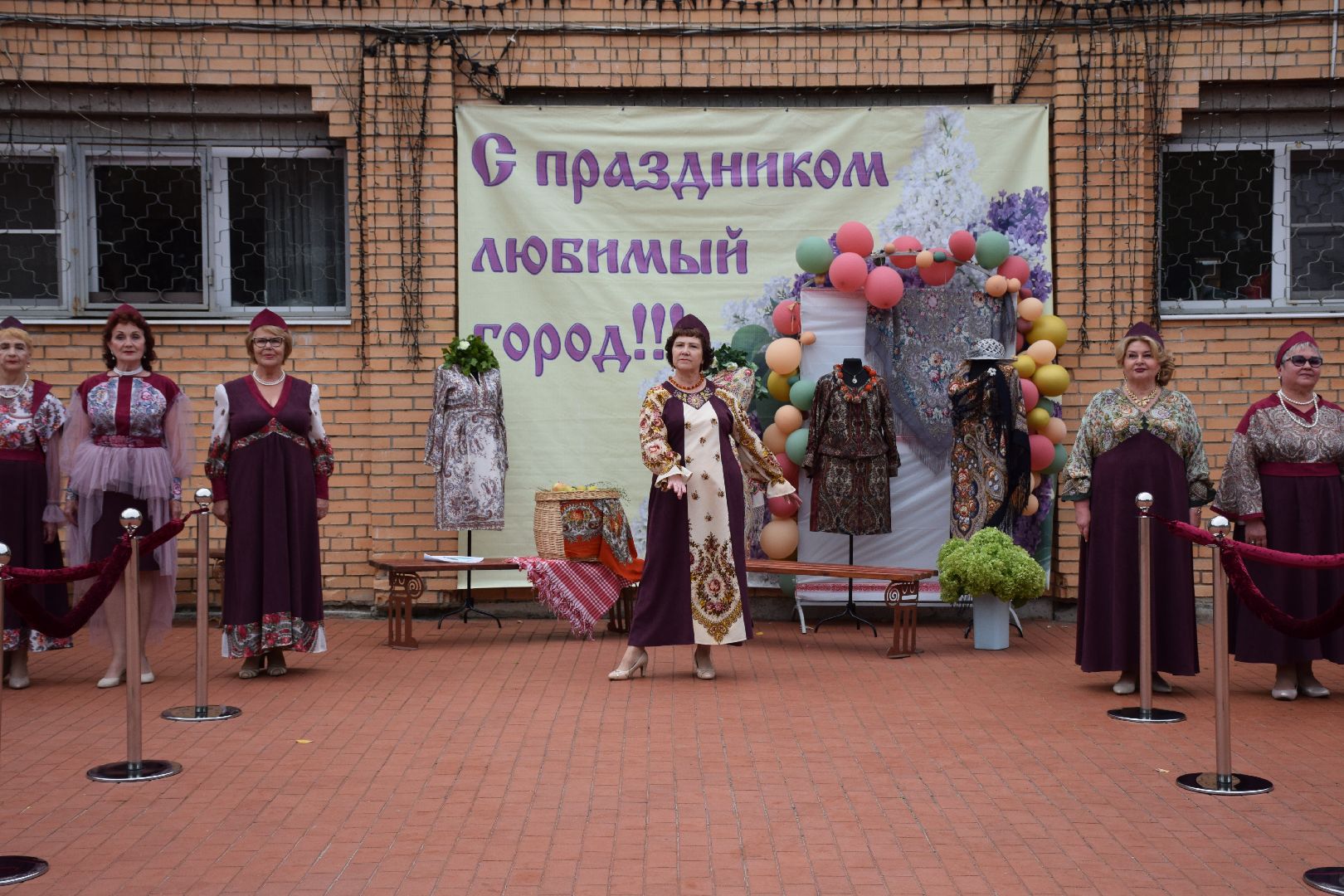 Павловский Посад, городской округ Павловский Посад, люди, город, парк, платки, наряды, активное долголетие