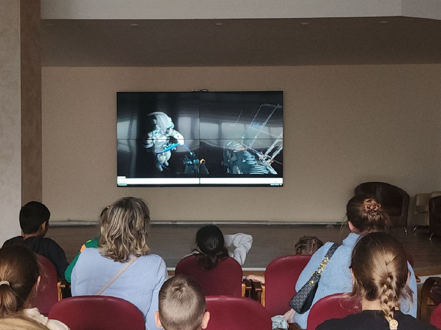 кинопоказ; библиотека; видное; чебурашка; вызов; праведник