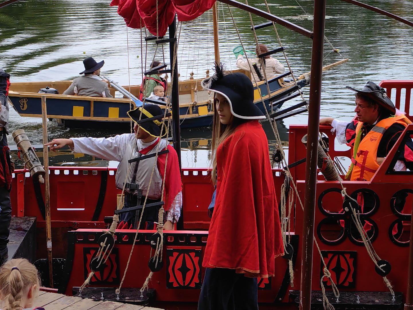 Морской бой, пираты, корабль, река, парк, гости