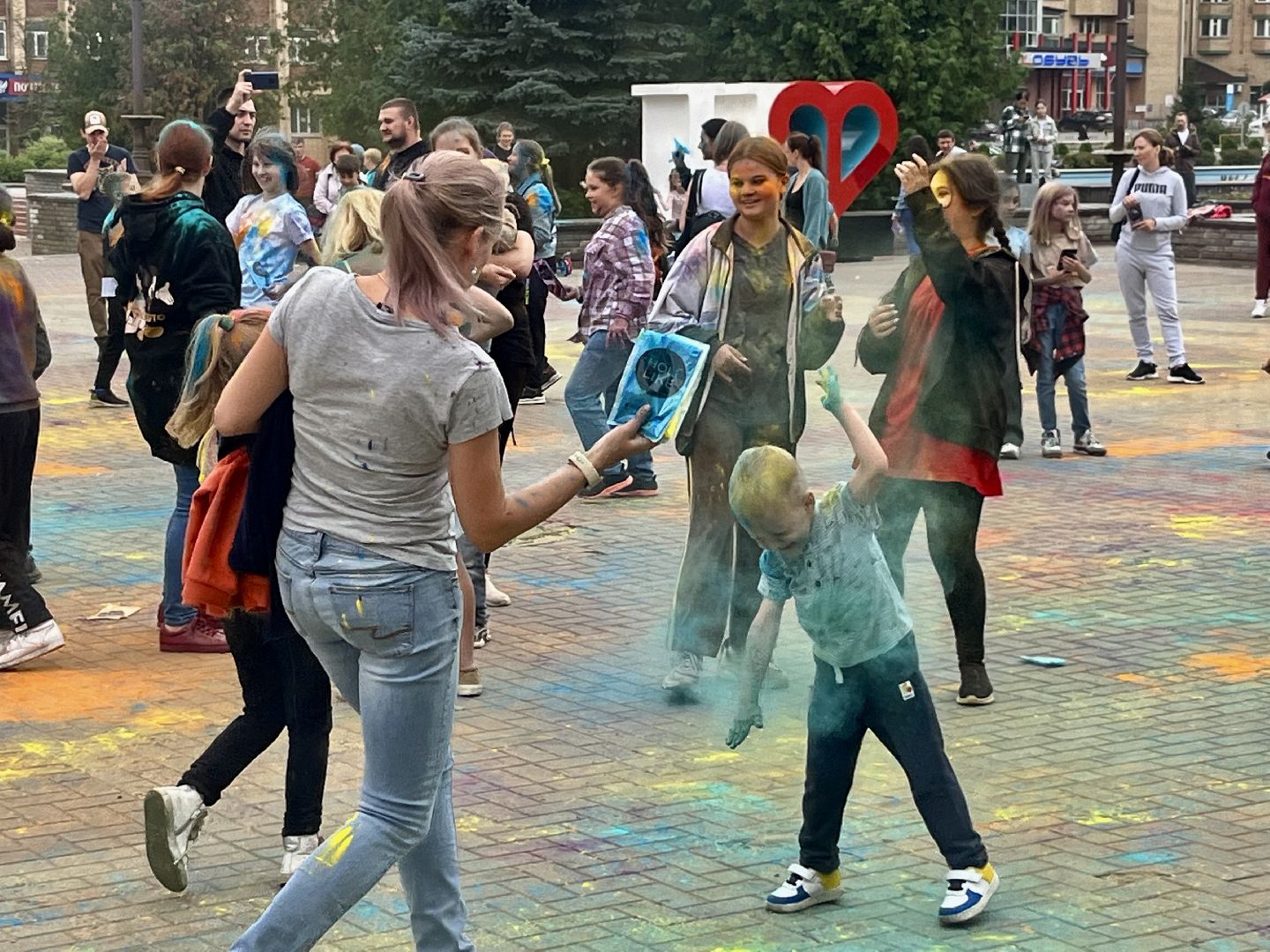 Наро-Фоминск, лето в Подмосковье, фестиваль красок, последние выходные лета, ЦДК