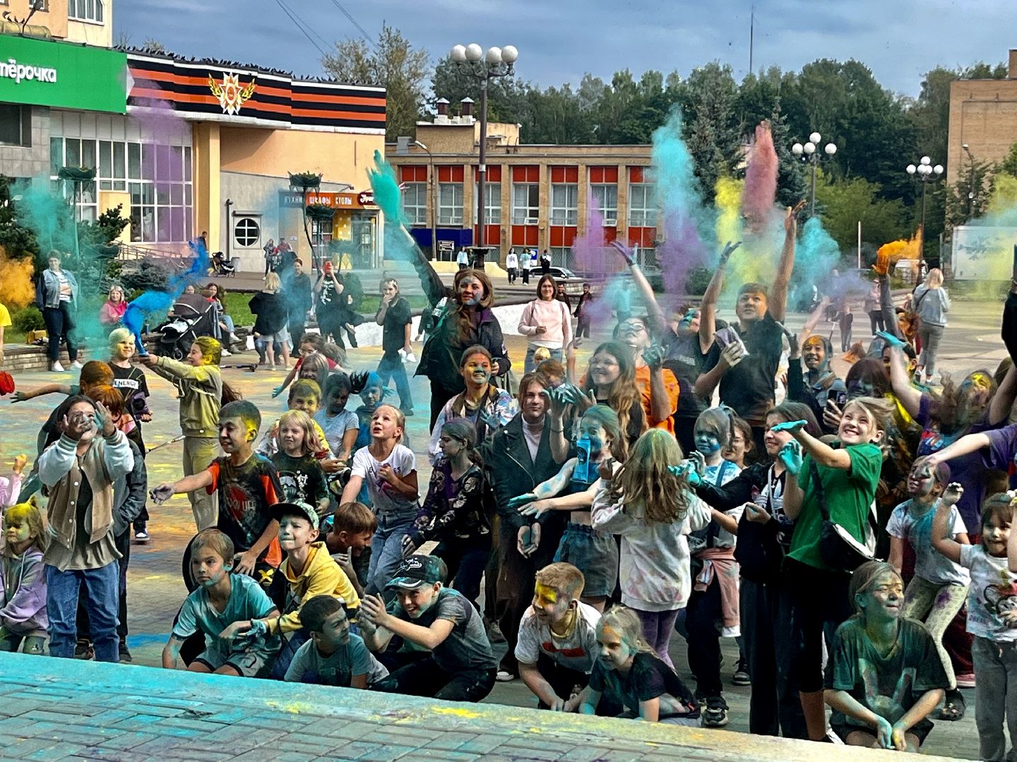 Наро-Фоминск, лето в Подмосковье, фестиваль красок, последние выходные лета, ЦДК