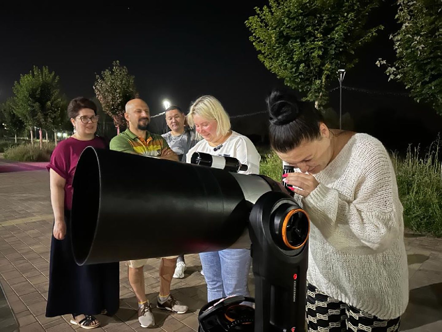 Осетровая луна, астроном из Наро-Фоминска, телескоп на набережной, наро-фоминск,
