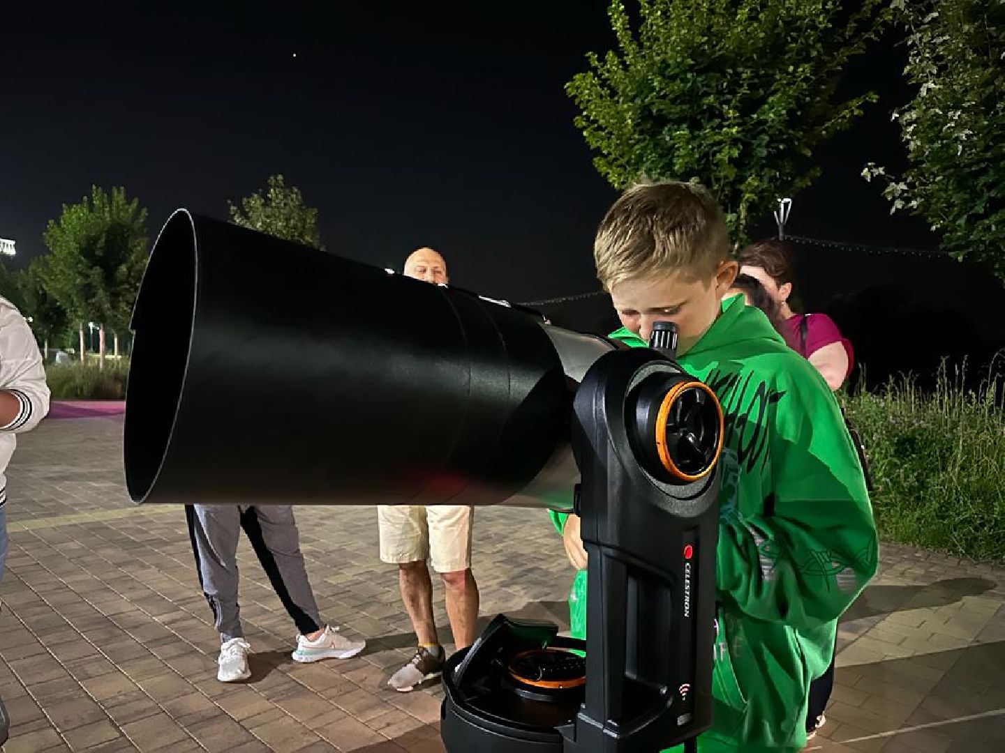 Осетровая луна, астроном из Наро-Фоминска, телескоп на набережной, наро-фоминск,