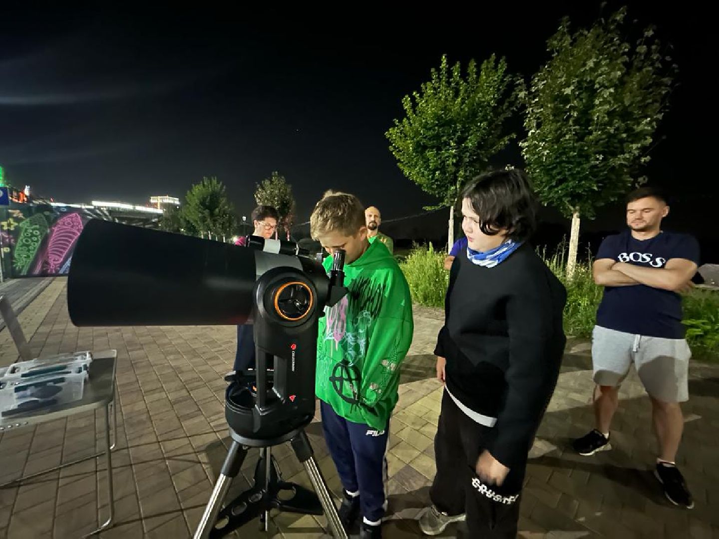 Осетровая луна, астроном из Наро-Фоминска, телескоп на набережной, наро-фоминск,