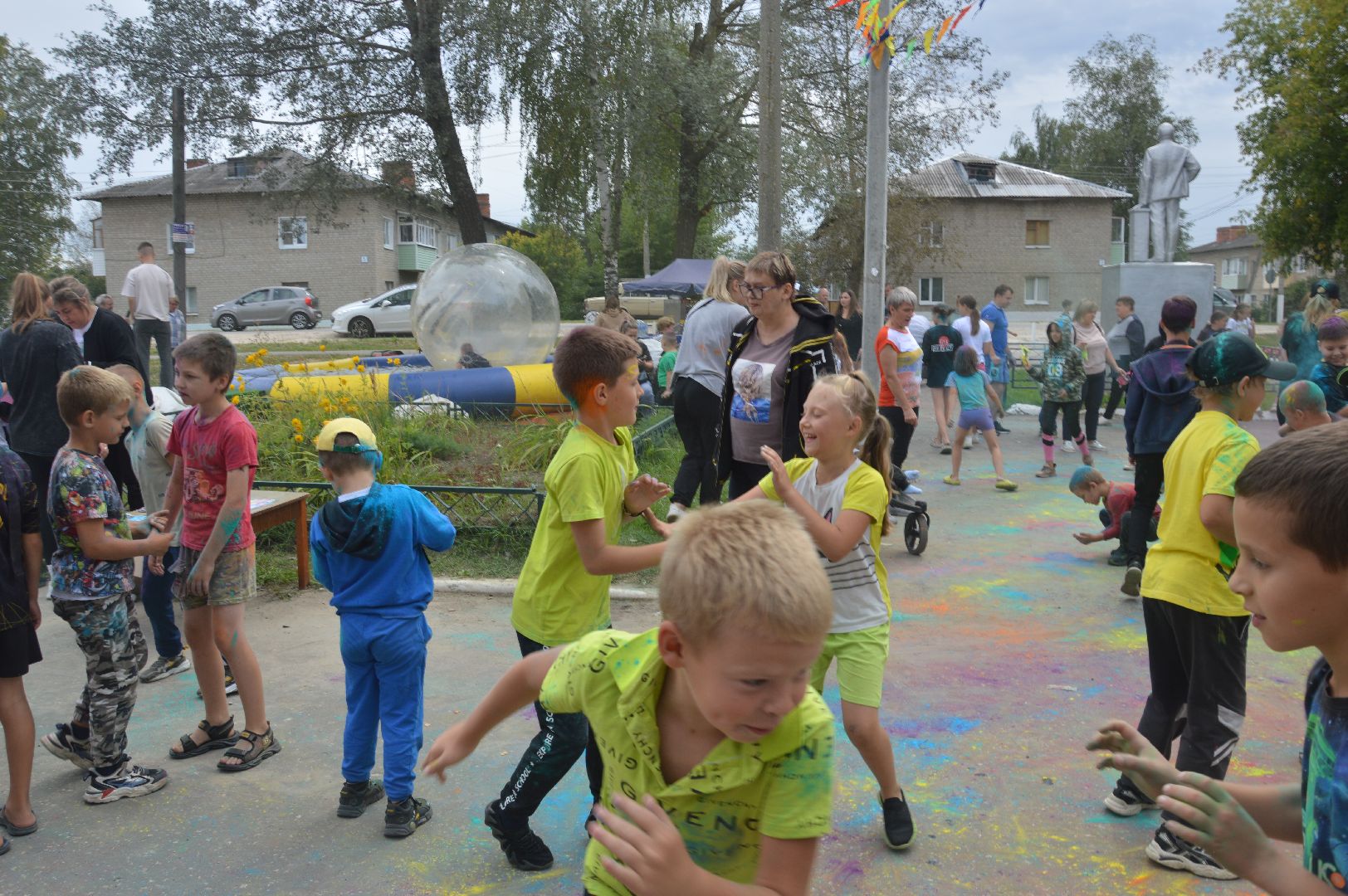 краски холи, праздник, веселье, день совхоза Мир, мир