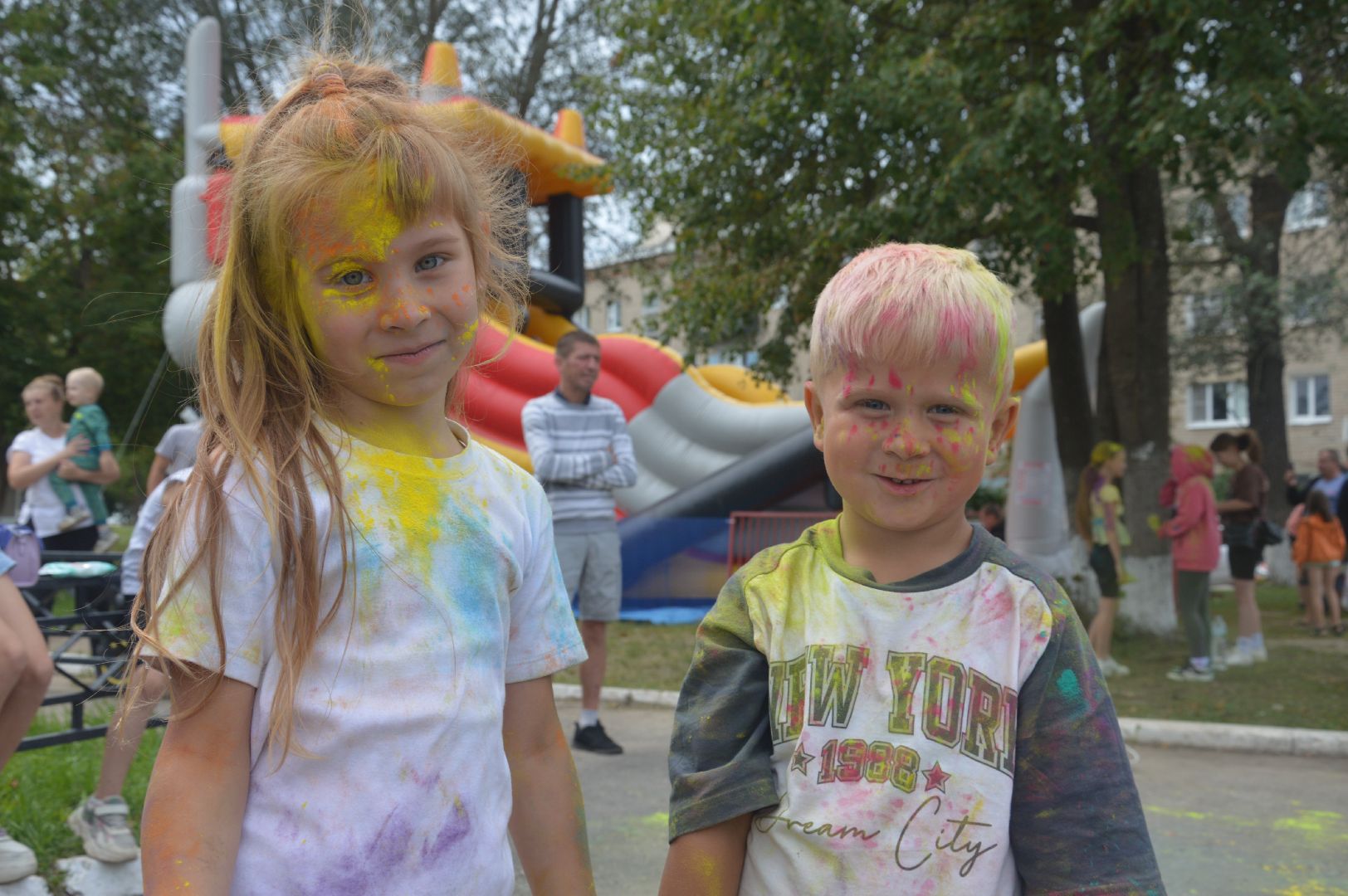 краски холи, праздник, веселье, день совхоза Мир, мир