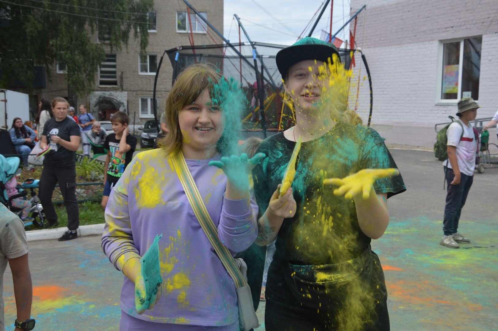 краски холи, праздник, веселье, день совхоза Мир, мир