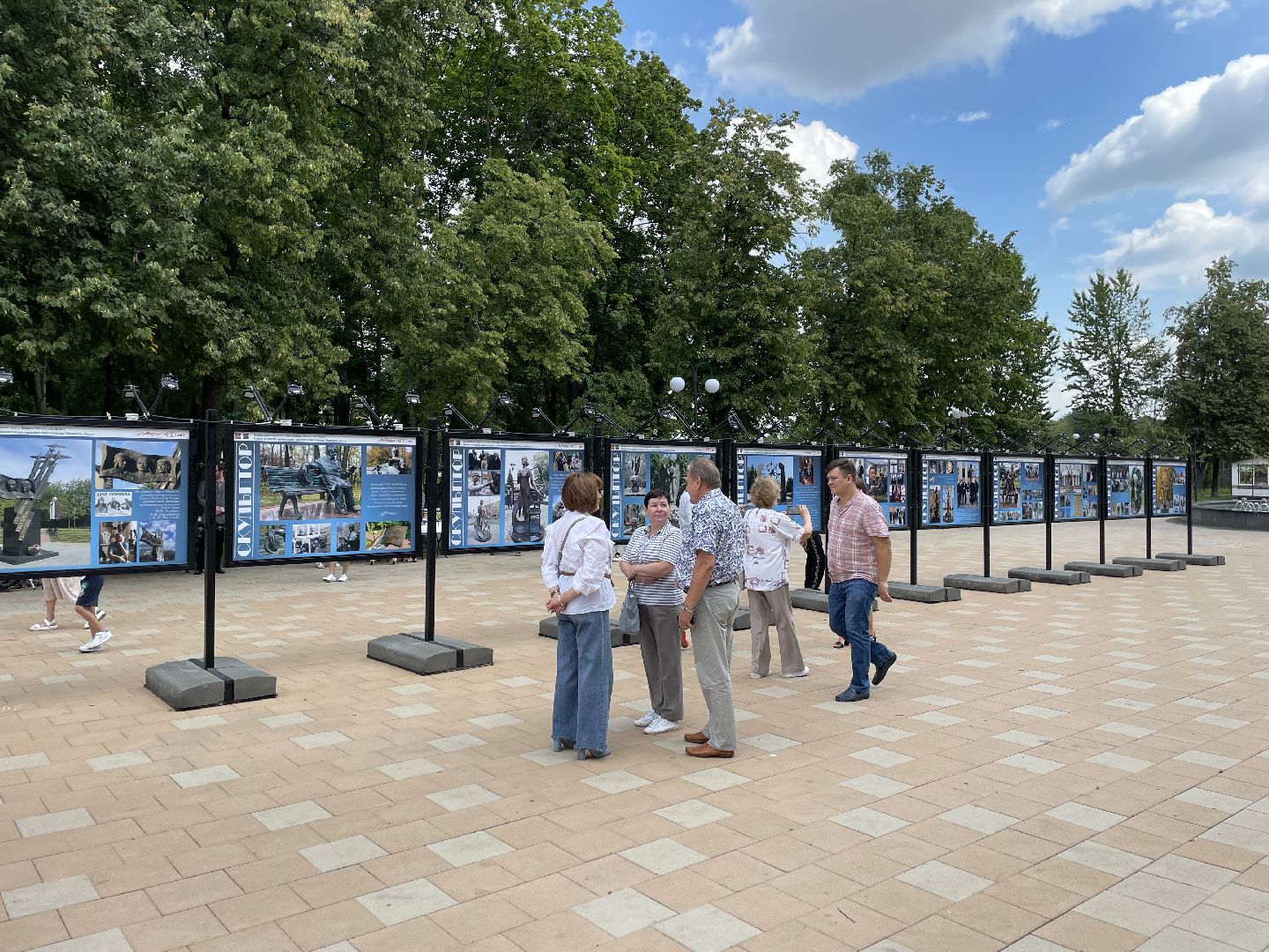 Парк, выставка, скульптор, жители