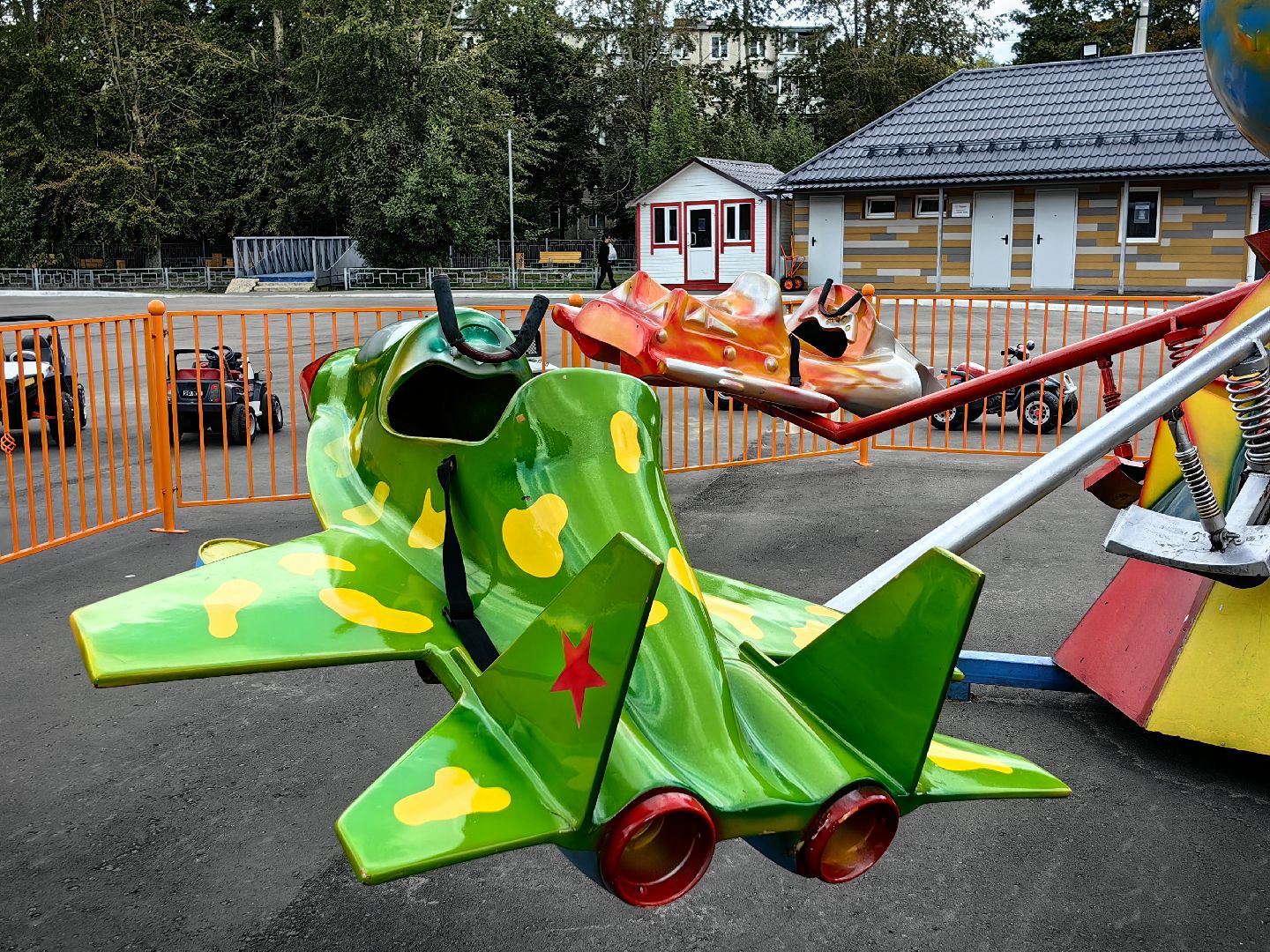 Парк, аттракционы, дети, батутзвездный городок,