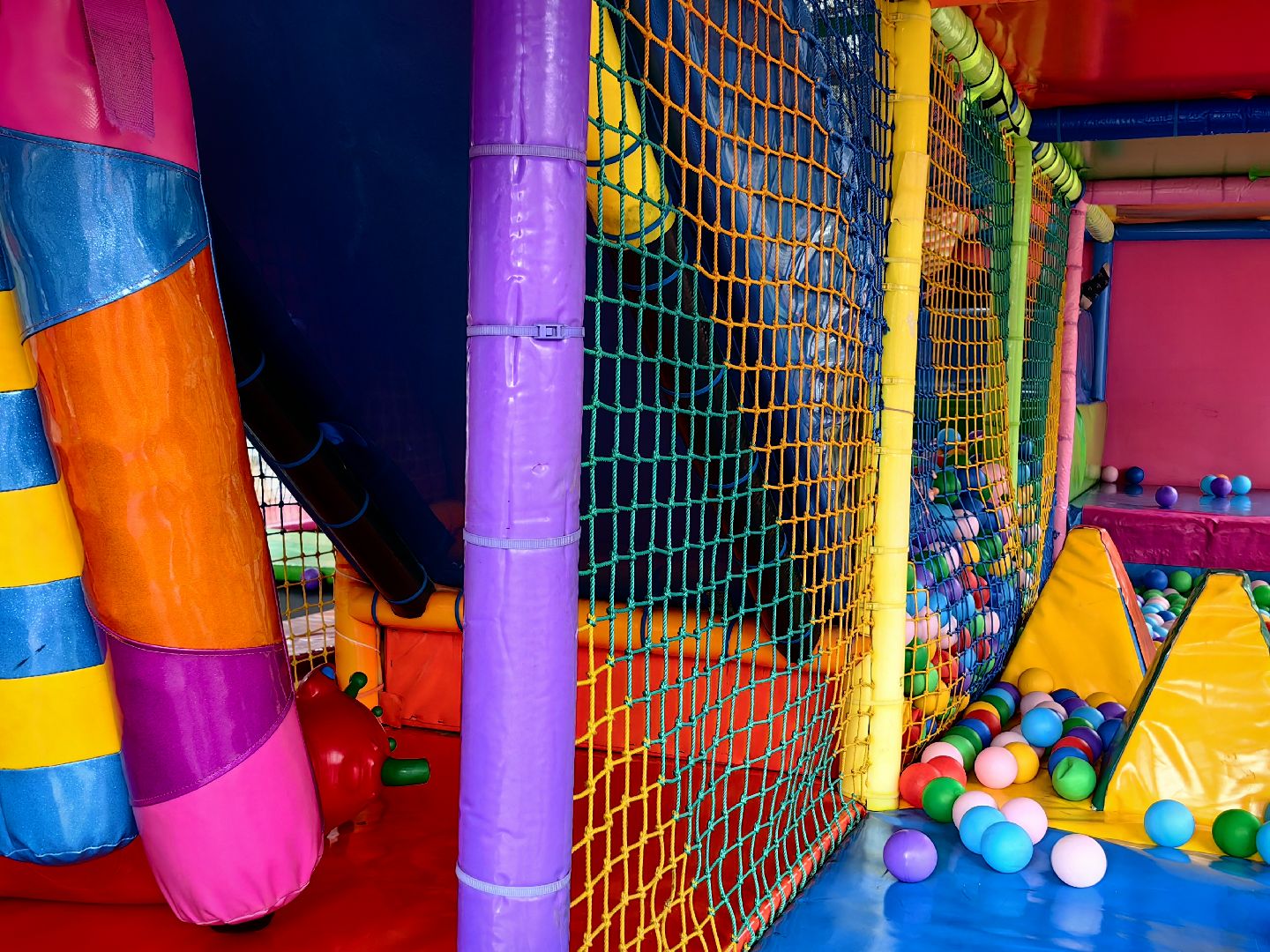 Парк, аттракционы, дети, батутзвездный городок,