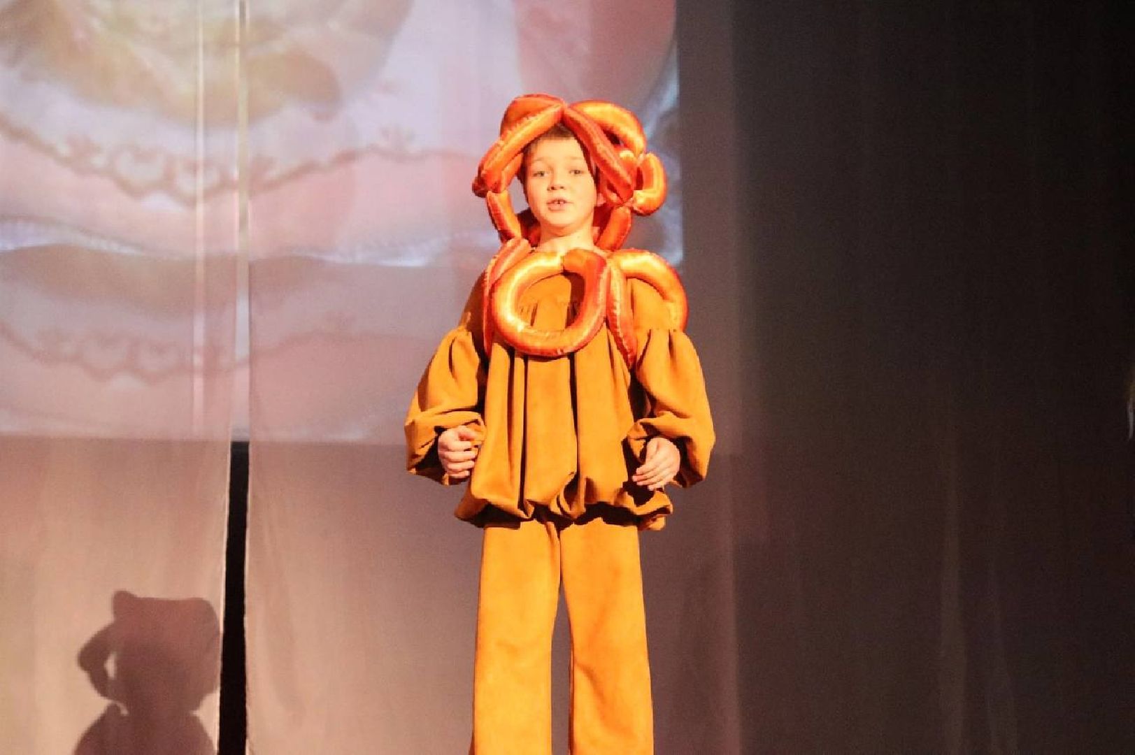 народный театра; т-вид; видное; дворец культуры; актёры