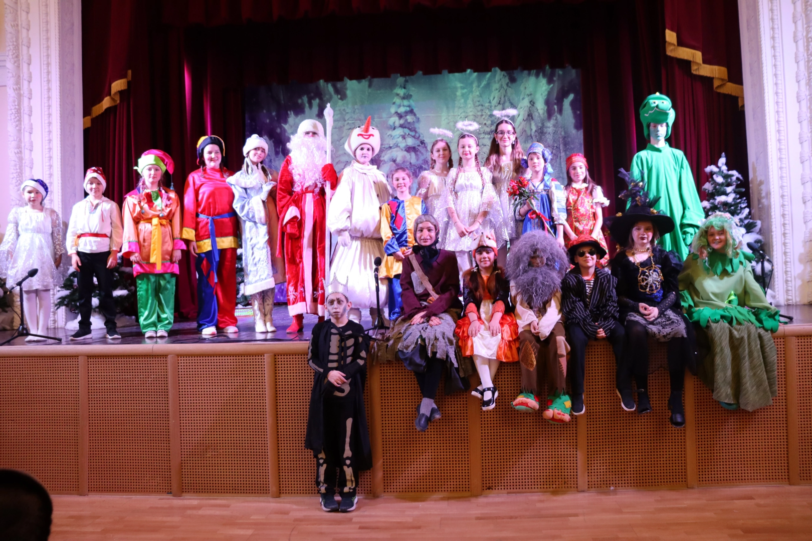 народный театра; т-вид; видное; дворец культуры; актёры