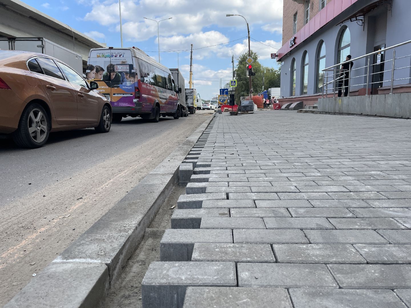 Проспект, реконструкция, стройка, тротуар