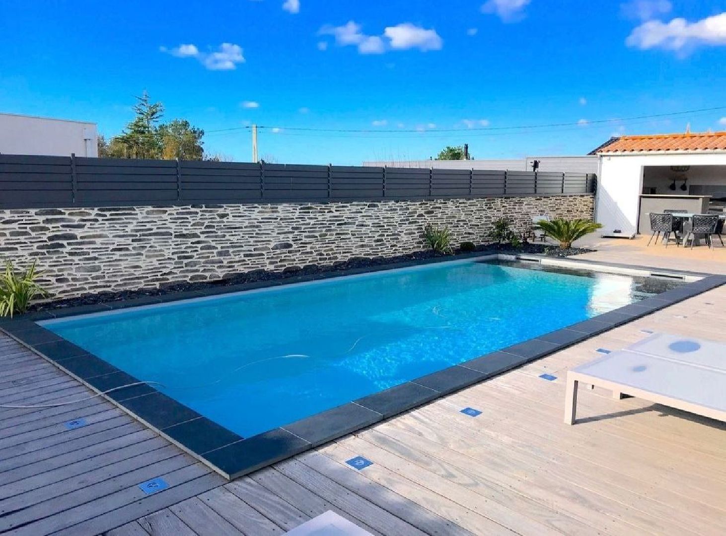 Лобня, экономика, отделка