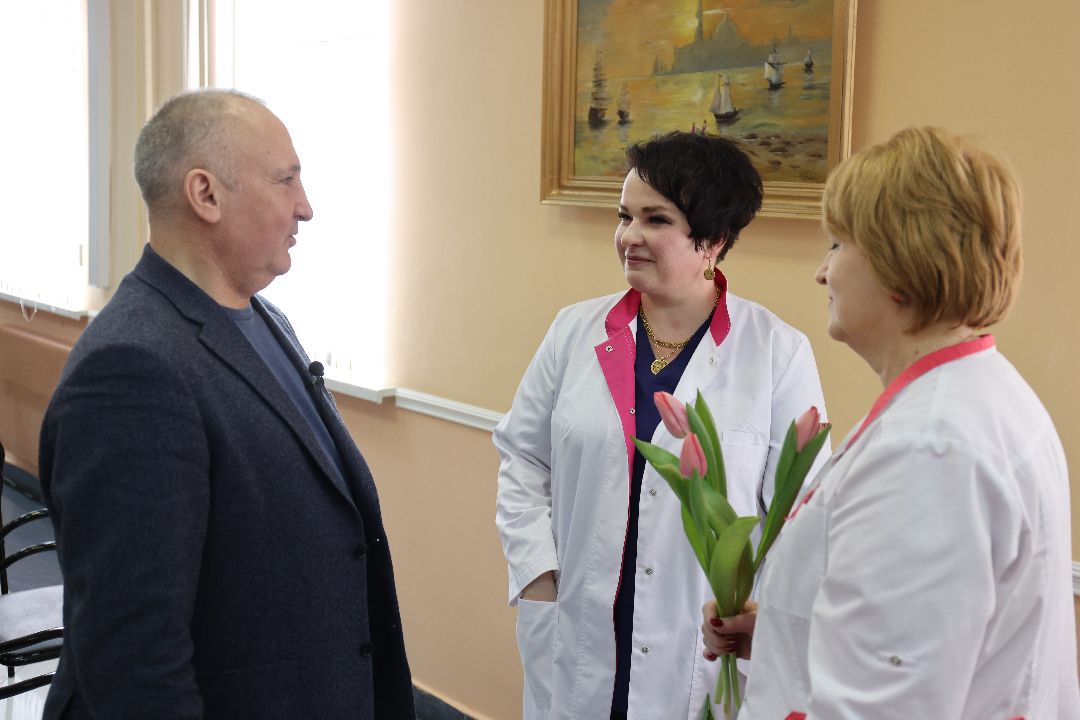 медицина, врачи, медицинский персонал, врачи, медсестры, 8 Марта, праздник, тюльпаны, торт, Реутов