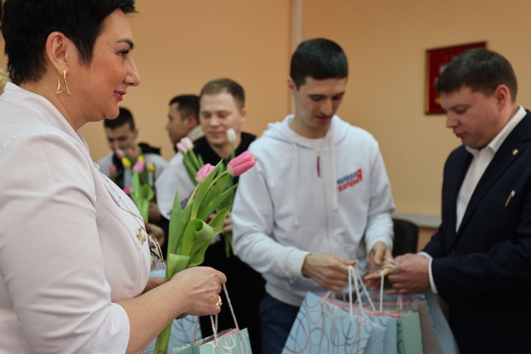 медицина, врачи, медицинский персонал, врачи, медсестры, 8 Марта, праздник, тюльпаны, торт, Реутов