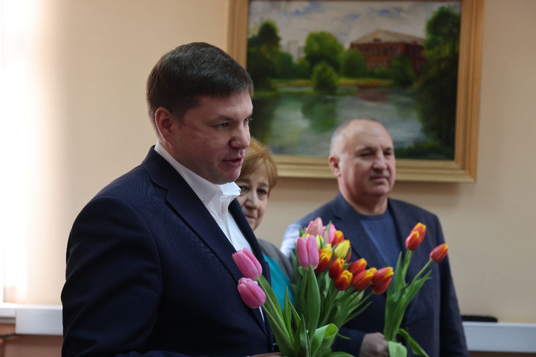 медицина, врачи, медицинский персонал, врачи, медсестры, 8 Марта, праздник, тюльпаны, торт, Реутов