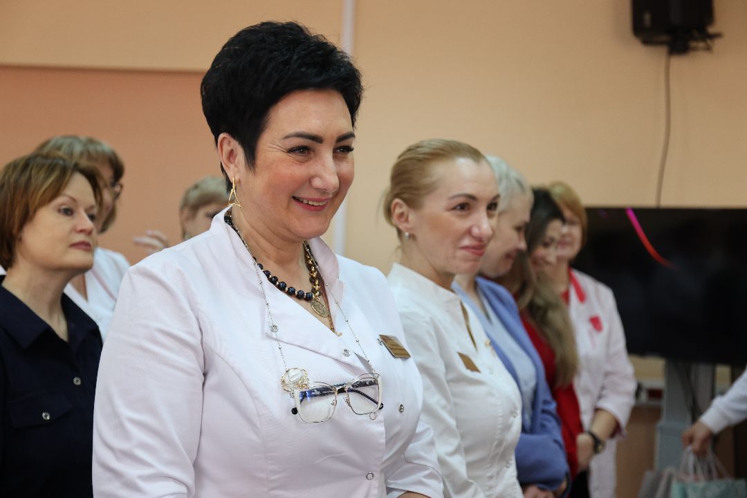 медицина, врачи, медицинский персонал, врачи, медсестры, 8 Марта, праздник, тюльпаны, торт, Реутов