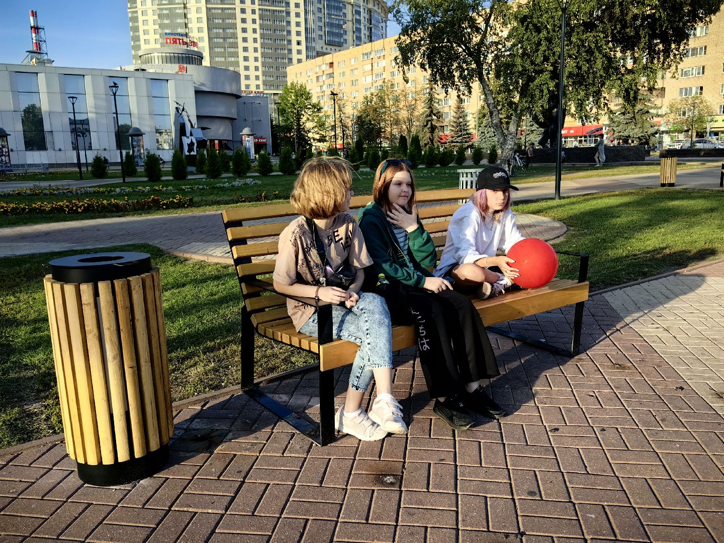 Лавочки, урны, благоустройство, площадь