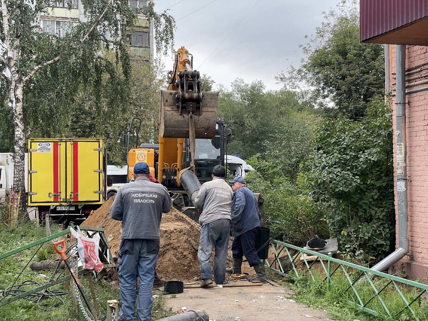 Авария, коммунальные службы, прорыв трубы, жители