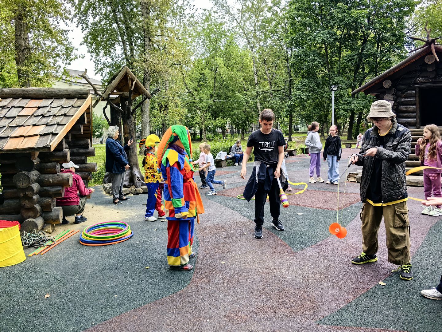 Цирк, развлечения, дети, парк, жонглирование