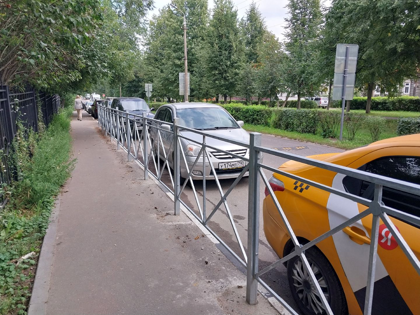 Коломна, дороги, светофор, пешеходные ограждения