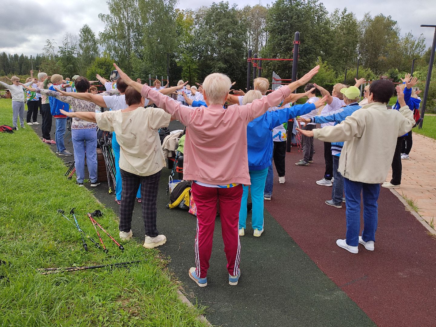 #йога, #активноедолголетие, #потягушки, #скандинавскаяходьба, #настольныйтеннис