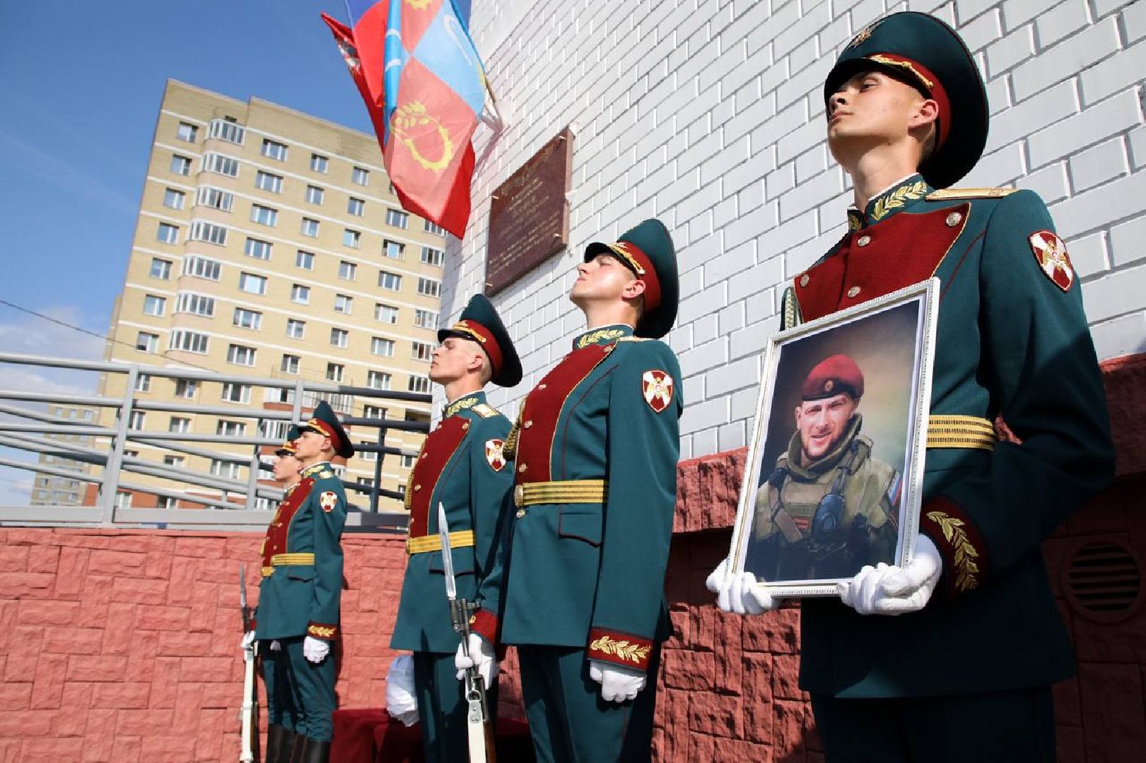 Балашиха, Подмосковье, общество, мурал, СВО, мемориальная доска, Александр Потапов