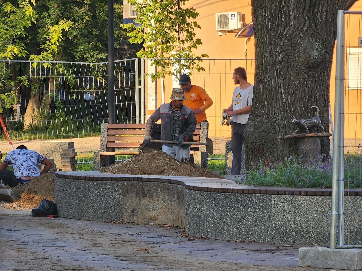 Павловский Посад, городской округ павловский Посад, люди, благоустройство, сквер, клумба, ремонт